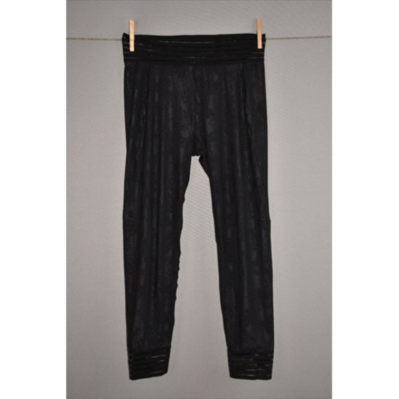 SWEATY BETTY NEW Embossed 7/8 Workout Leggings - Picture 3 of 8